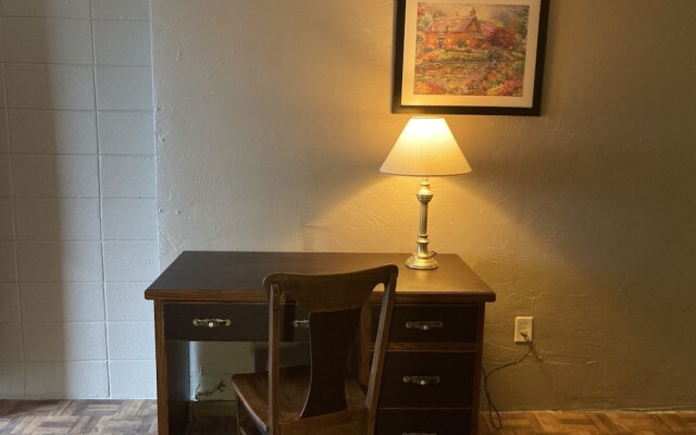 EdgeCliff Inn