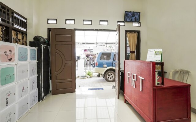 OYO 90595 Ferezsa Kost Syariah