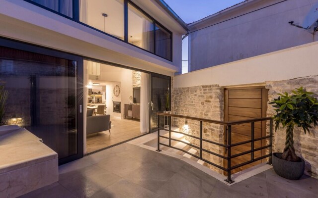 Amazing Home in Supetar With Jacuzzi, Wifi and 2 Bedrooms