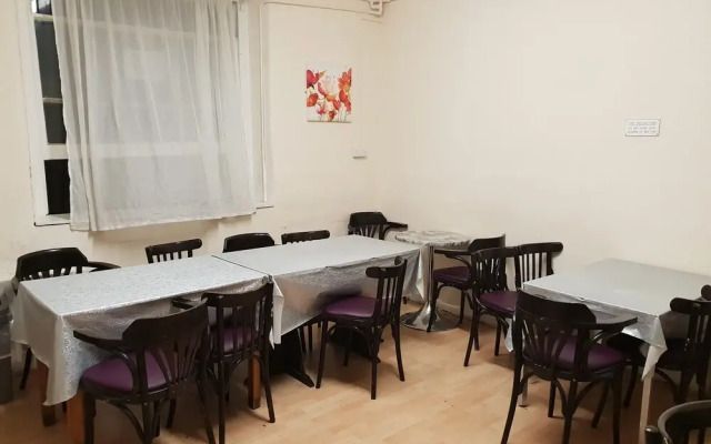 Acacia Hotel