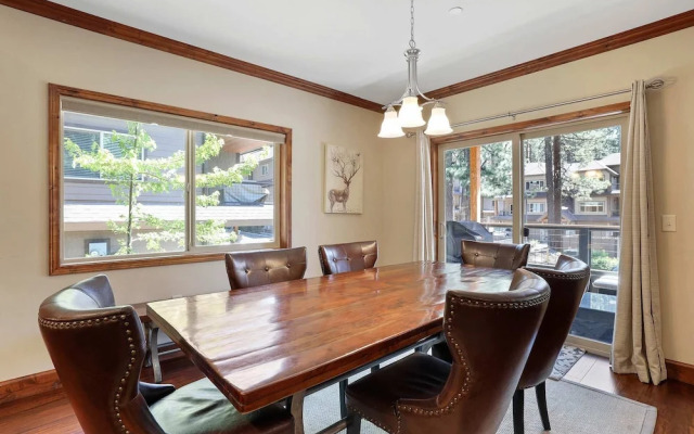 Tahoe Woods Villa - Walk to Beach and Gondola/ Heavenly Ski