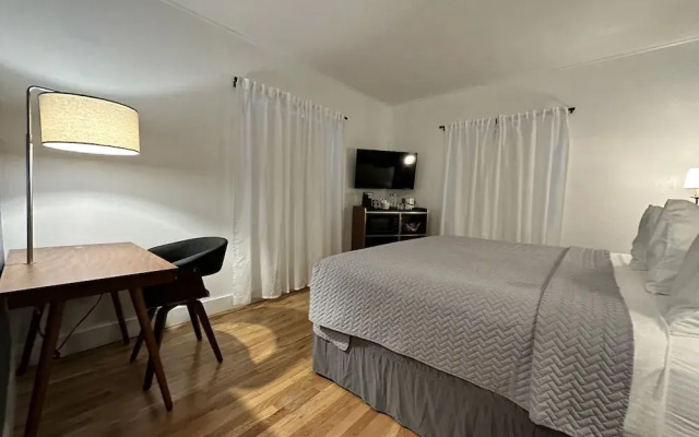 Demetree Hotel