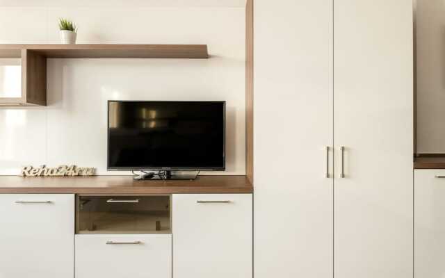 Renthouse Khoshimina 16