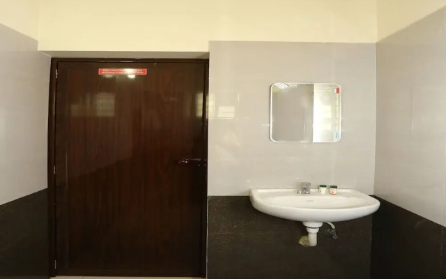 OYO 9118 Saravana Inn