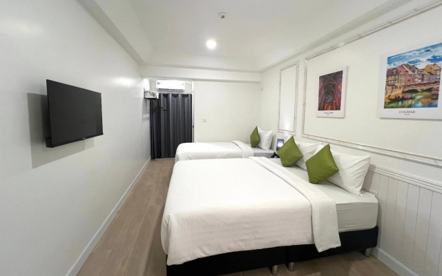 Travelier Hostel