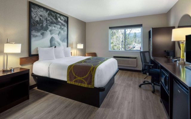 Super 8 St. Regis