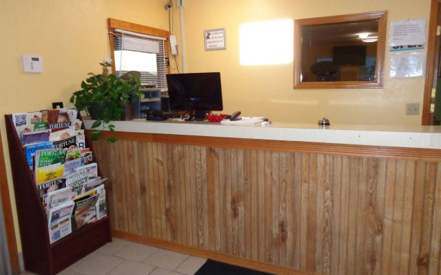 National 9 Inn Garden City