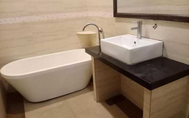 Capital O 90653 Maxwell Inn Boutique Hotel