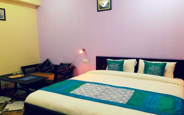 Hotel Avlokan - Near Kainchi Dham Mandir