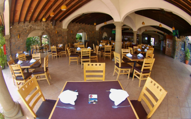 Coral Cuernavaca Resort & Spa