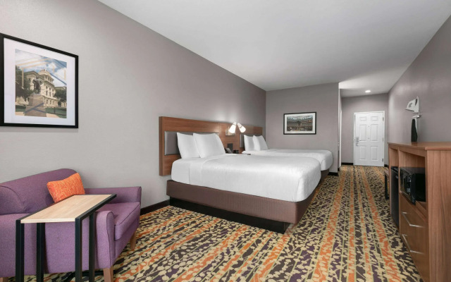 La Quinta Inn & Suites by Wyndham Belton - Temple South
