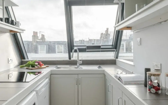 Light-filled Primrose Hill Rooftop Retreat