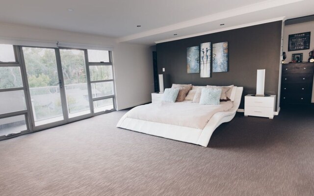 Hollywood Tree House