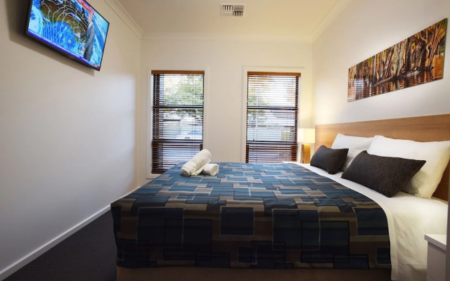 Renmark River Villas and Boats & Bedzzz – Guest Rooms – Renmark