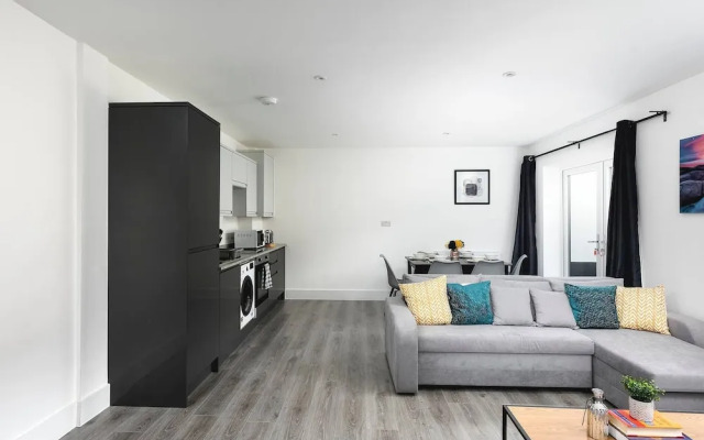 Skyvillion Vineyard Court, Enfield, 2 Bed, With Garden