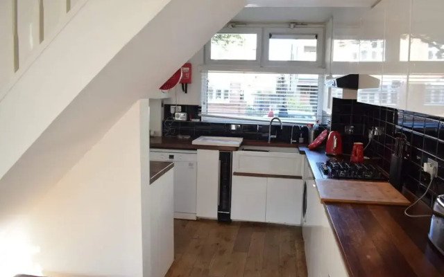3 Bedroom House With Garden in Brixton