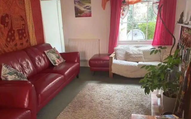 Glastonbury 2-bed House, Sleeps 6 & Pet Friendly