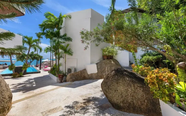 The Dinky Rock, Lounge Beach Club & Spa Hotel