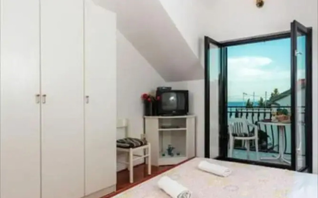 Exquisite Apartment With Balcony and Sea View