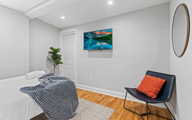 Modern & Comfy - 5* - Location Game Room