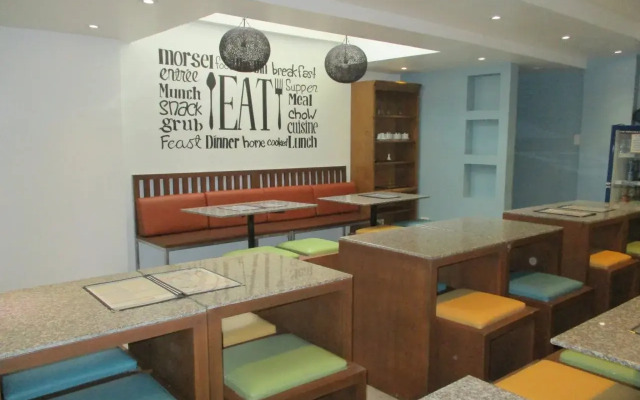 OYO 406 Royal Parc Inn & Suites