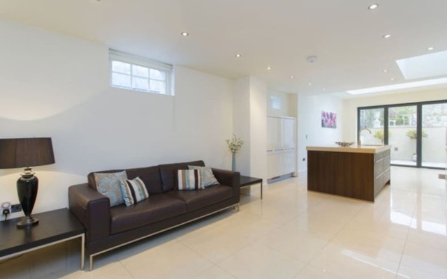 The Liam Neeson Suite by 5STARSTAY