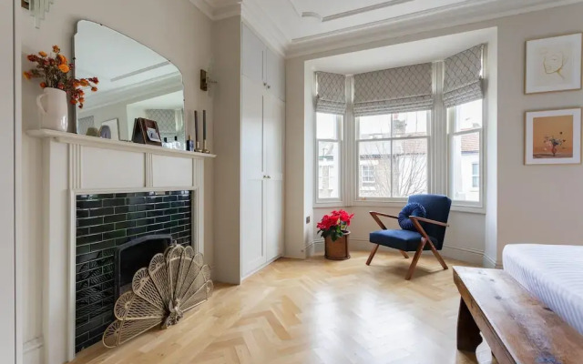 Macfarlane Road II by Onefinestay
