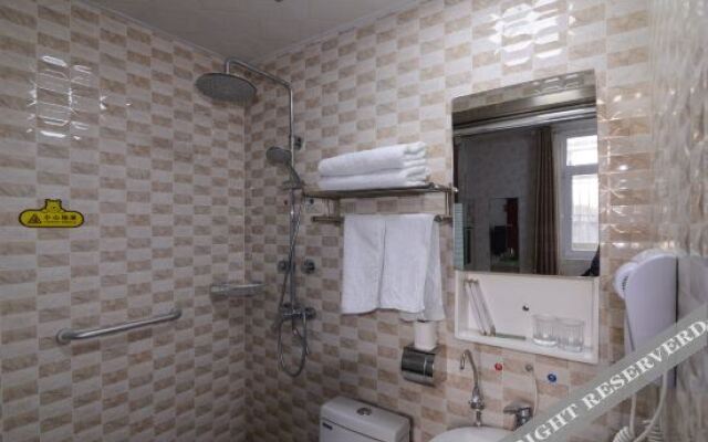 Yangzhong Yizhou Hotel