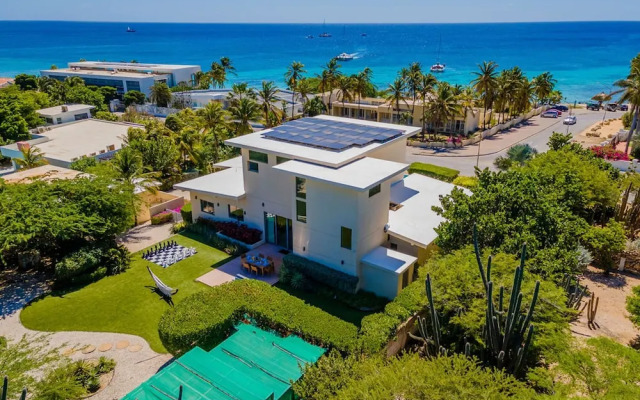 NEW Luxury 4BR Beachfront Villa w Infinity Pool