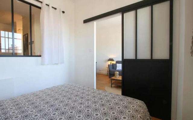 Pretty 2 rooms in the city center