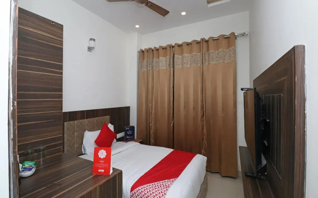 Omang Hotel by OYO Rooms
