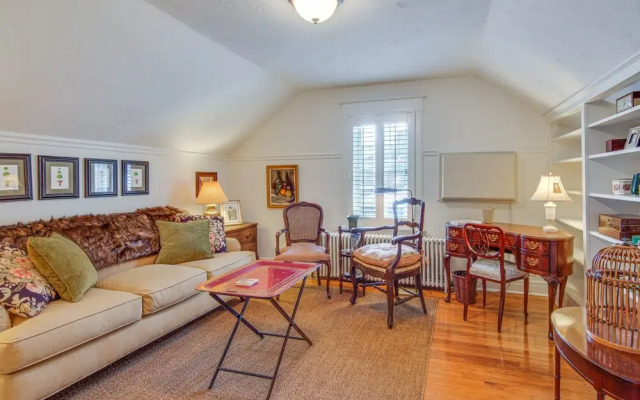 Charming & Spacious Olean Home w/ 2 Fireplaces