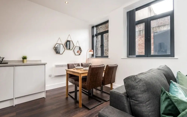Prestige STAY Aparthotel - 42 Stanley Street Party Apartments