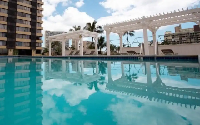 Hawaiian Monarch 1804 Condo by RedAwning