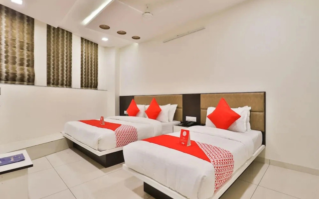 Hotel Raadhe By OYO Rooms