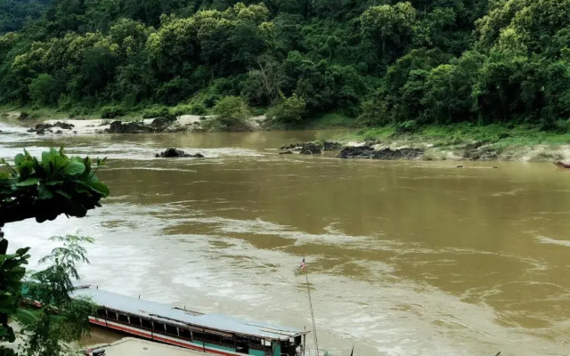 Mekong Riverside Lodge