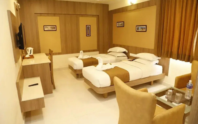 Capital O 37664 Hotel Grand Plaza