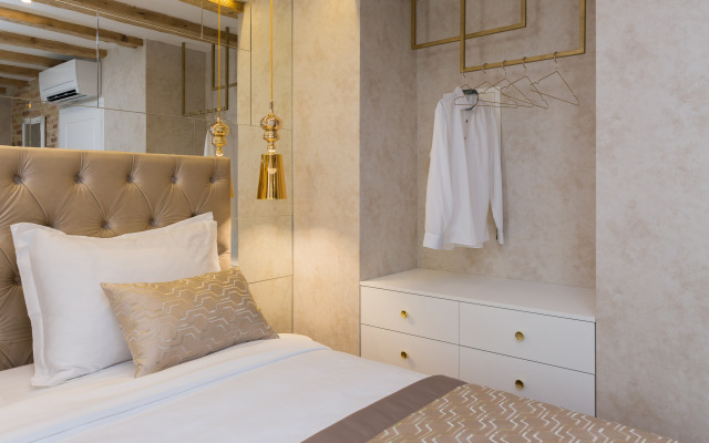 Le Premier Luxury Rooms