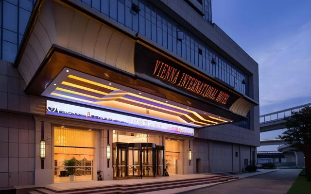 Vienna International Hotel (Wuhan Yangsi Port Yangtze River Bridge)