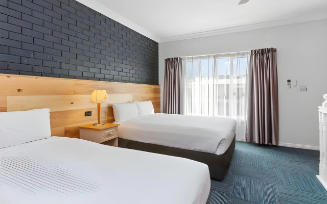 Comfort Inn The International