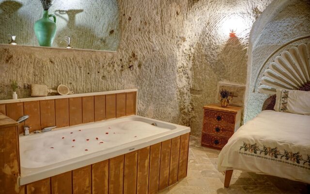 Nar-I Ask Cave Hotel