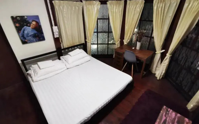 ATOM Poshtel - Hostel