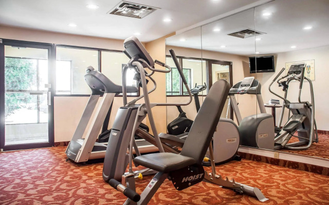 Quality Inn Buffalo Airport