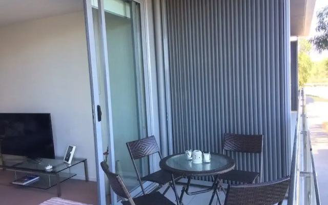 Marina View Apartment on the Maribyrnong River, Melbourne