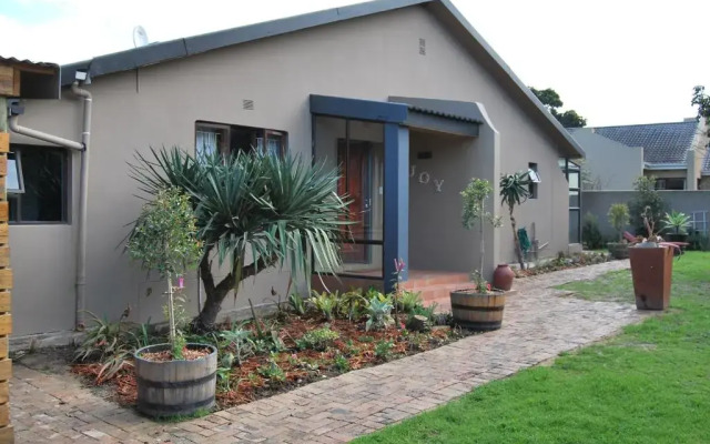 14 Cluster House & Studio