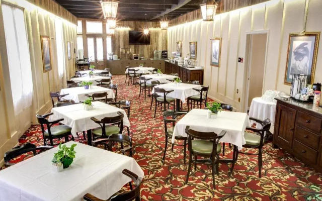 Dauphine Orleans Hotel