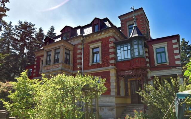 Heritage Apartment in Ilmenau With Garden