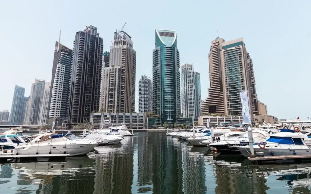 Elegant 3BR in Dubai Marina With Scenic Views!