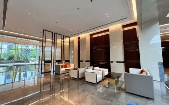 XingLong Lakeside Hotel