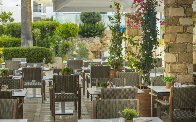 Leonardo Plaza Cypria Maris Beach Hotel & Spa